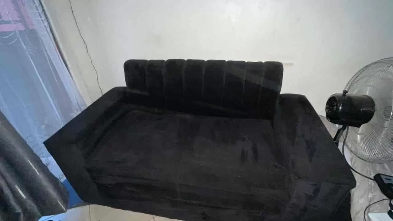 2 seater chair: Used 2 seater chair. This is a Furniture listing with clear and genuine details. Av