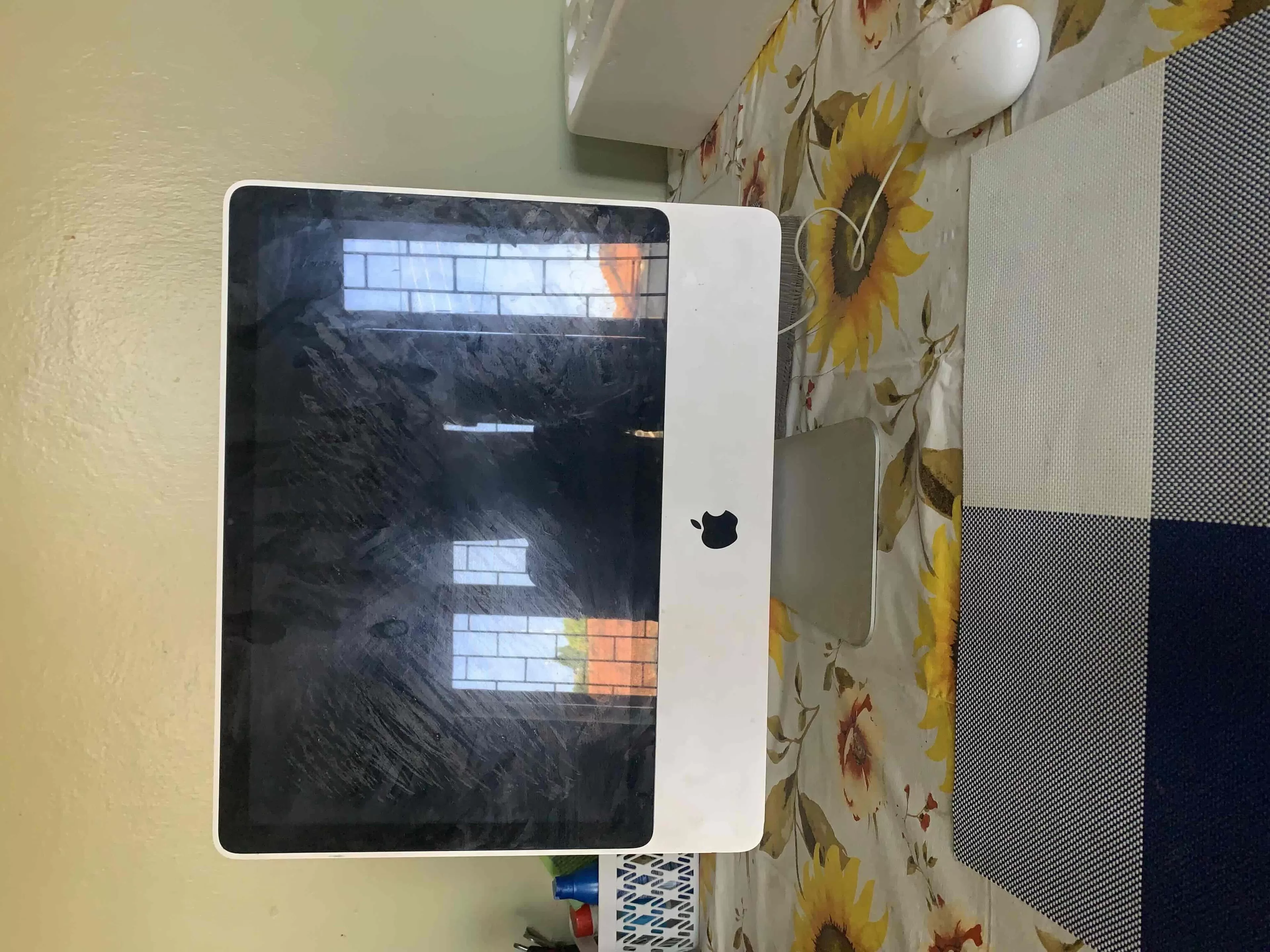 Used Apple iMac 2008 with Core 2 Duo processor, 20-inch display, and hardware components; screen and