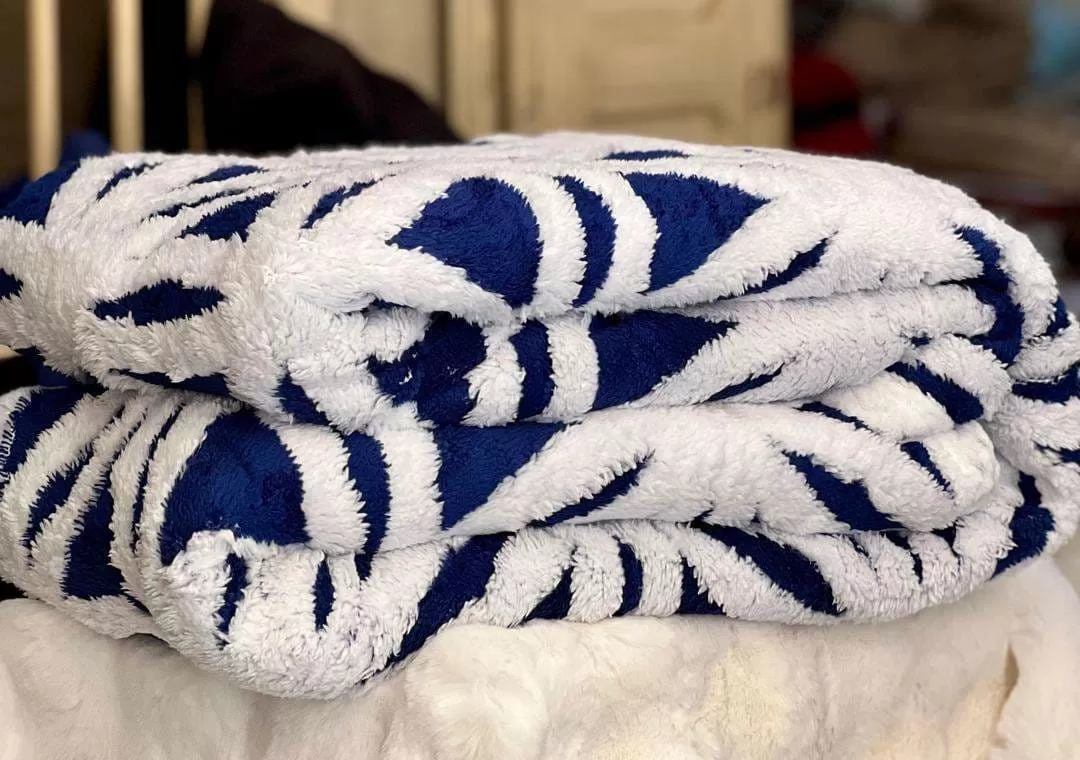Soft fleece tufted blankets size 6by6 and 5by6: Wrap yourself in ultimate luxury with this Ultra-Sof