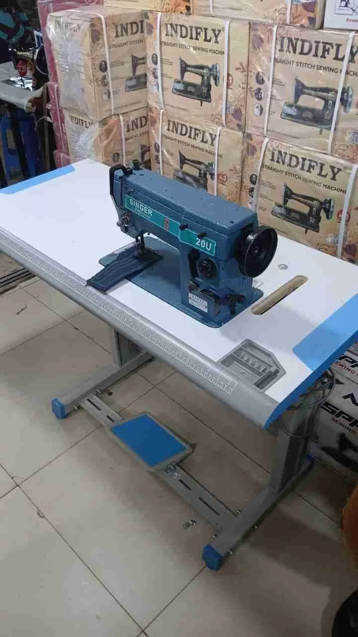 Singer 20U industrial sewing machine with high-speed stitching and versatile fabric handling.