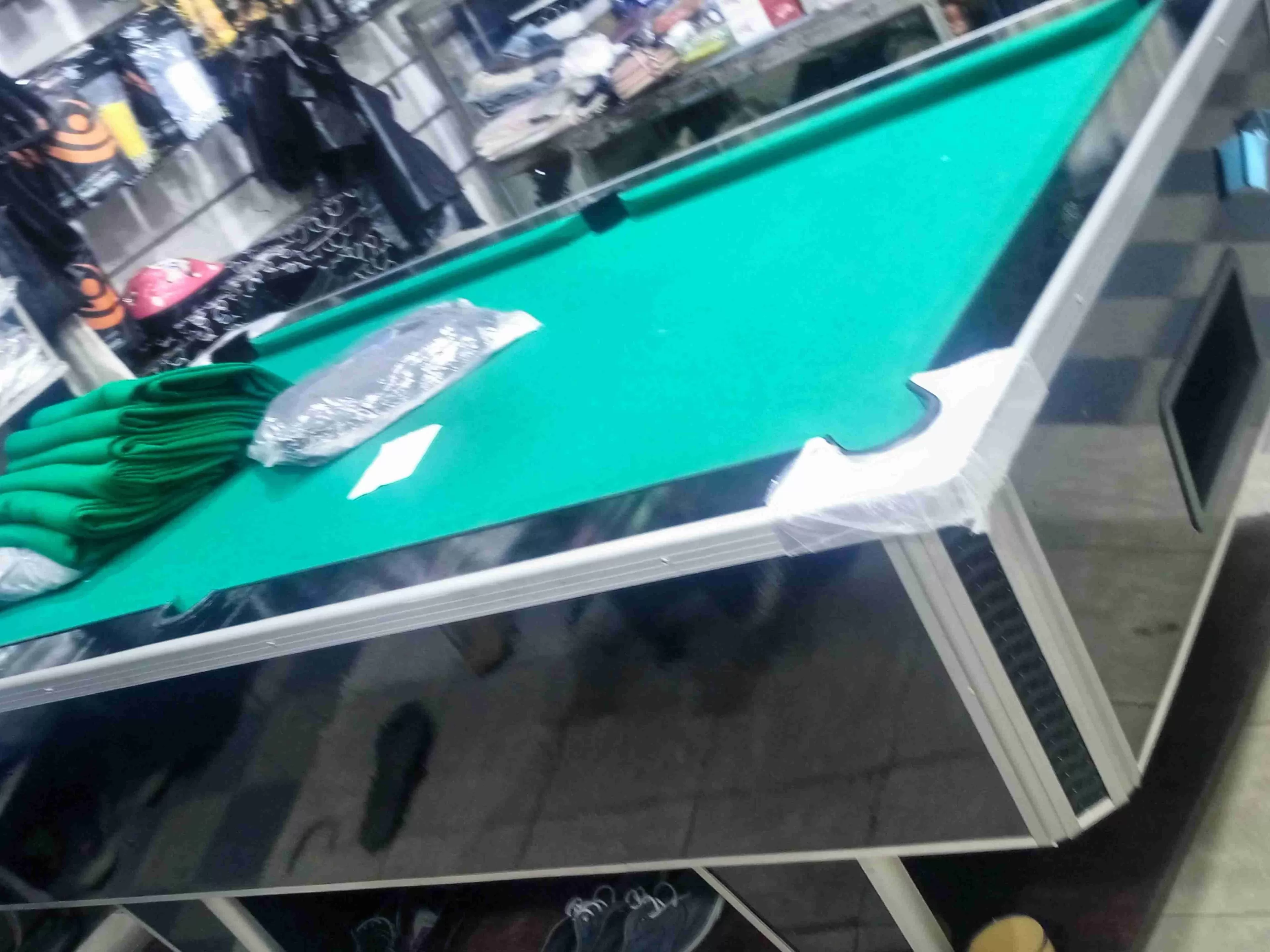 Waterproof pool table with double jointer and complete accessories set.