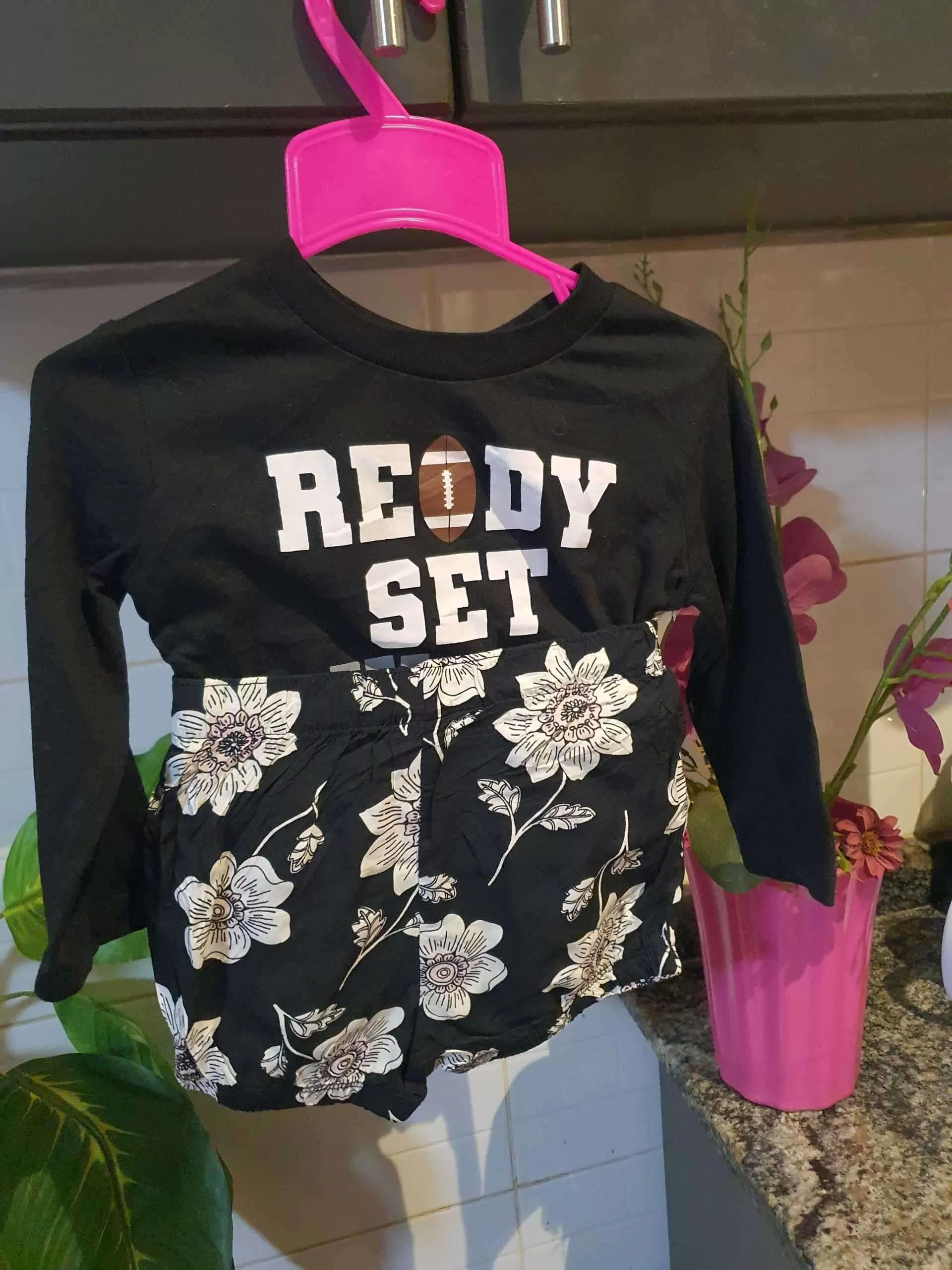 Girls pairs: all kids clothes from 0 to 18 years we do deliveries world wide first class thifts. Thi