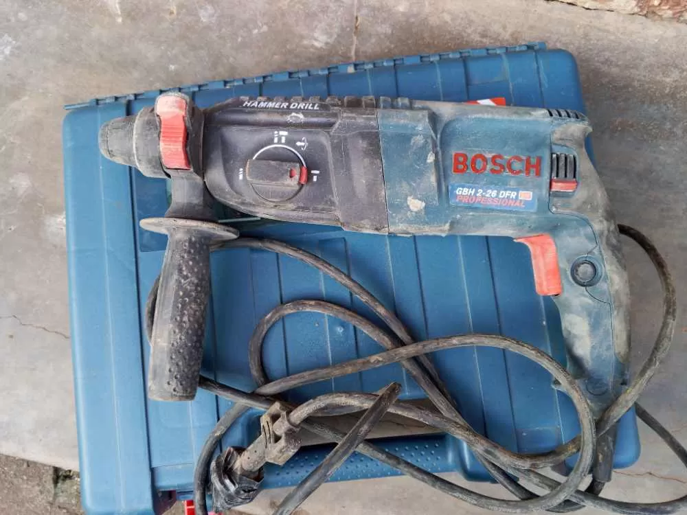 Bosche Hammer Drill: Powerful, great egornomics, Easy to use and includes, mansonry bits, two chisel