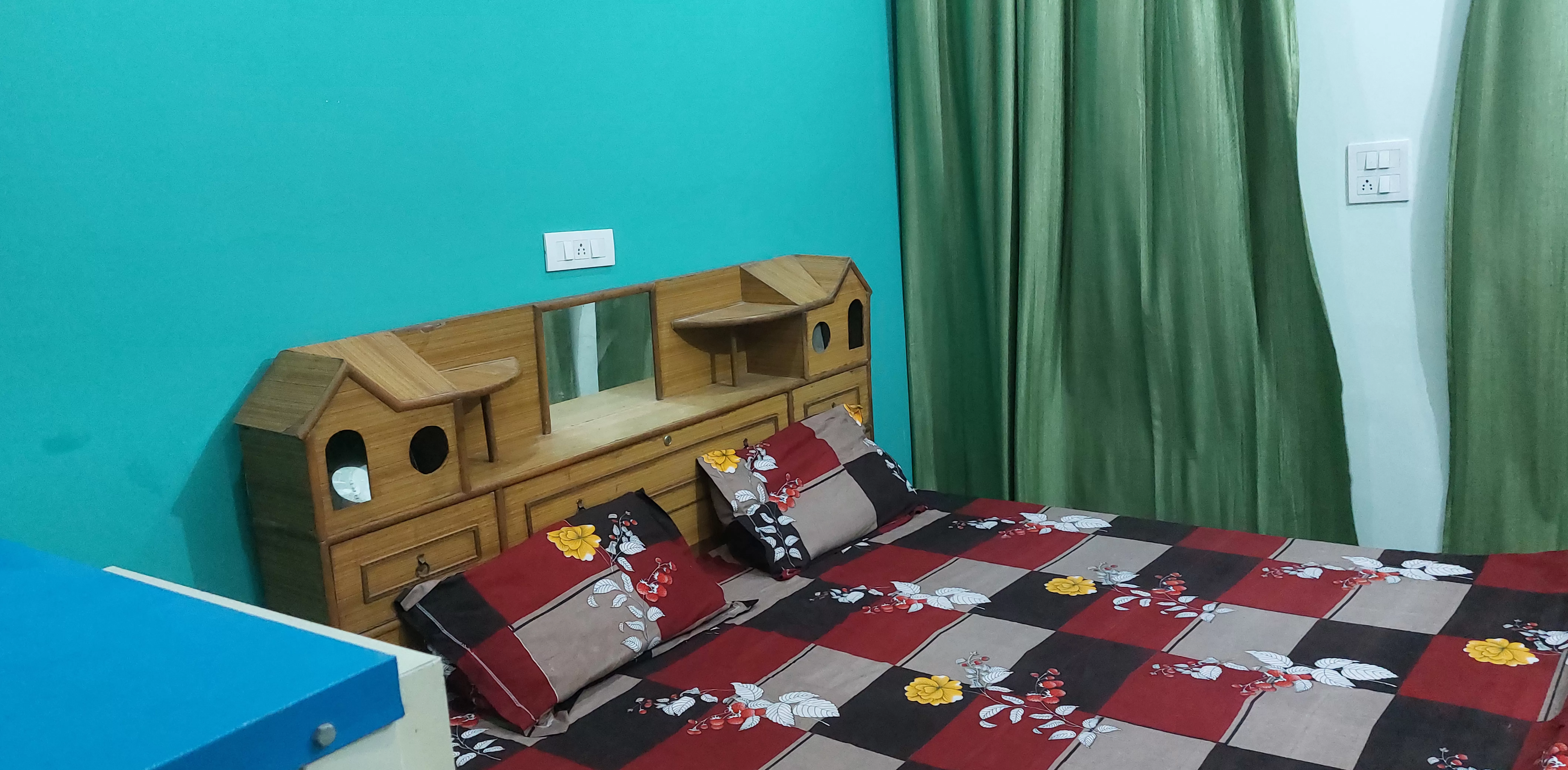 Rooms available for Girls pg in Manimajra Sector 13, near IT Park
Distance from main road and Marke